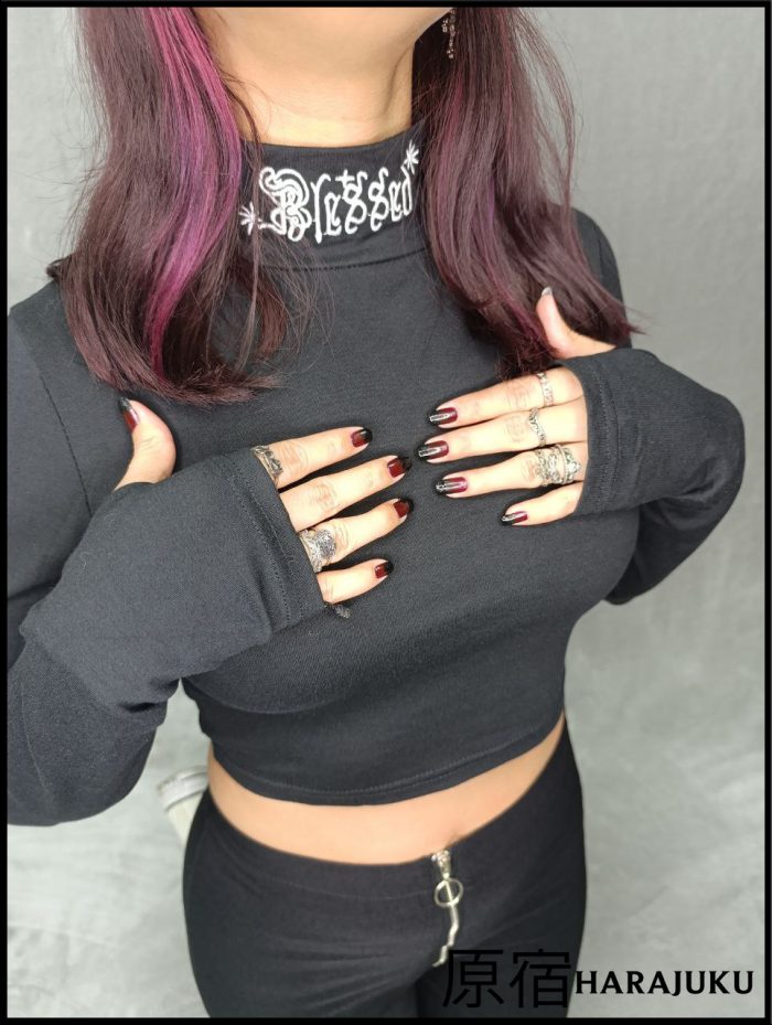 Crop top manga larga -Blessed-