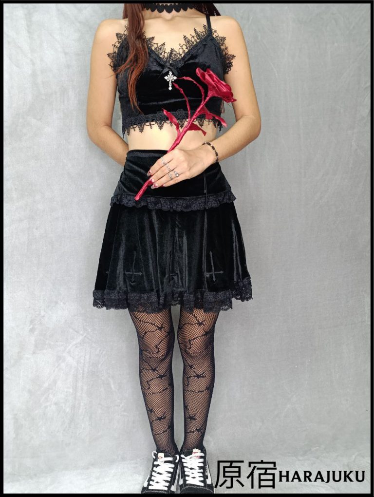 Falda Aterciopelada cruz invertida